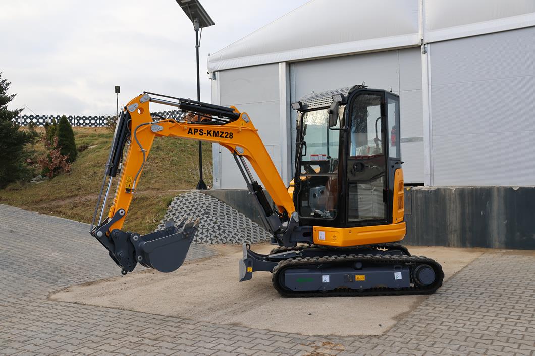 Mini Pelle APS KMZ 28 avec bras de torsion – Image 9