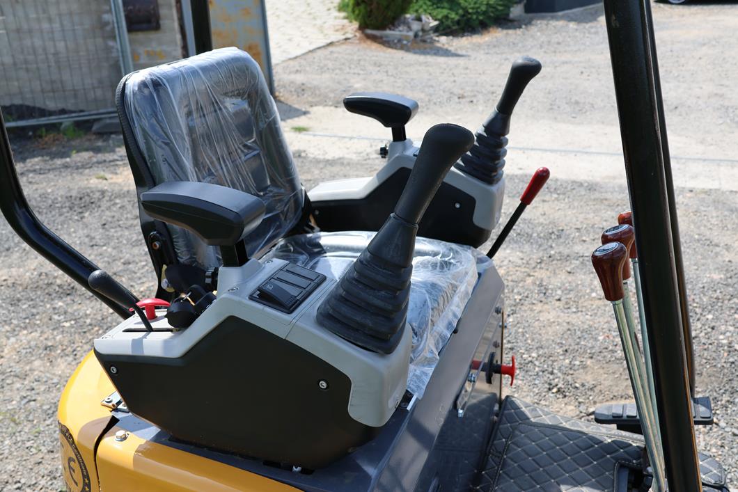 Mini-pelle APS OKW17 avec bras de torsion – Image 11