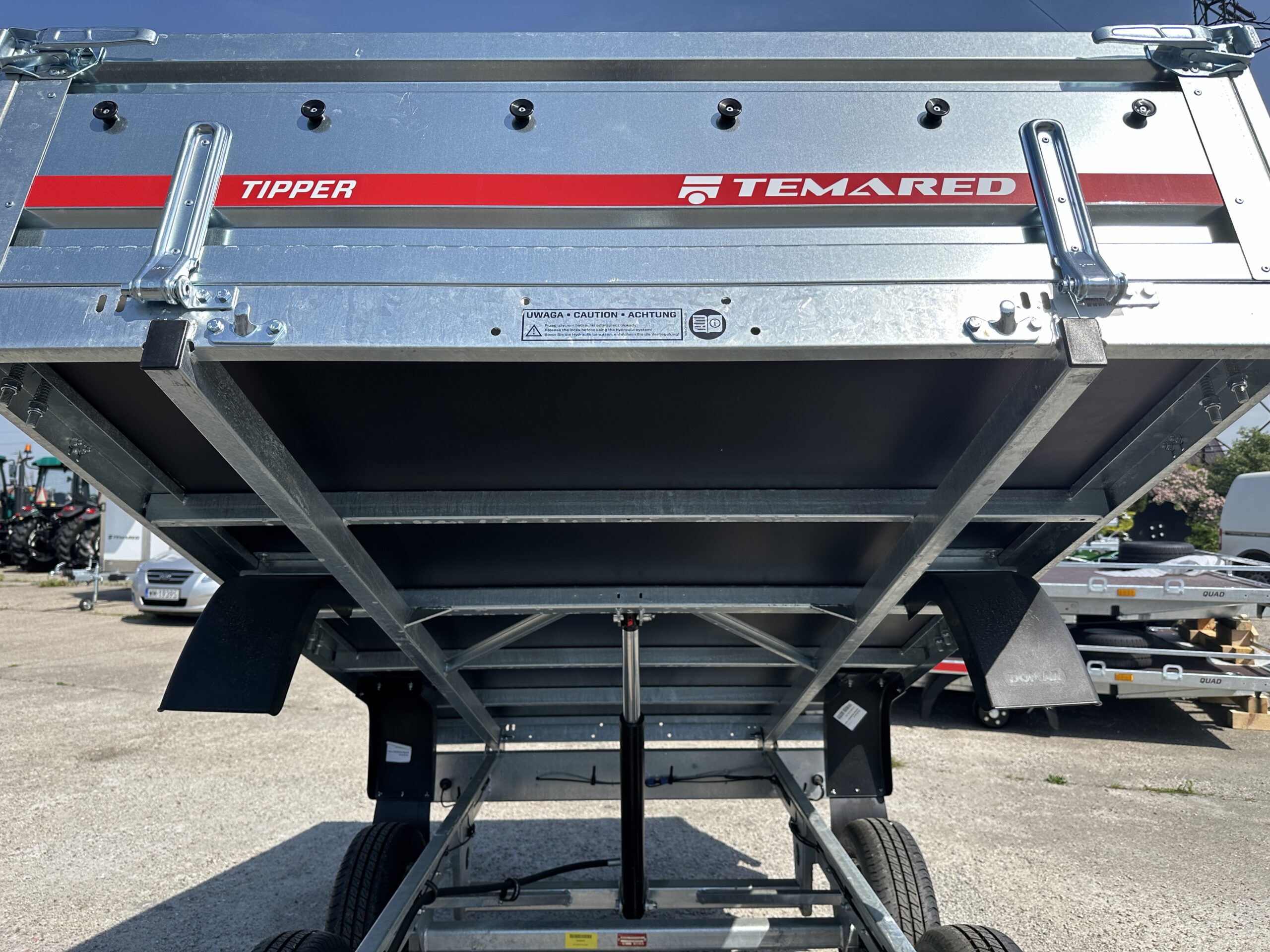 Remorque benne basculante à deux essieux Tipper 2515 : 750 kg