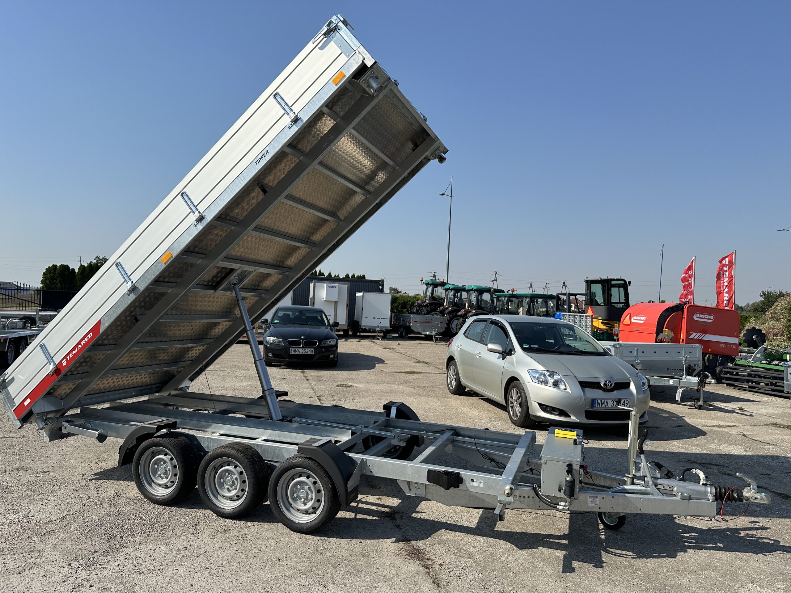 Remorque benne basculante à trois essieux Temared Tipper 3 500 kg – Image 2