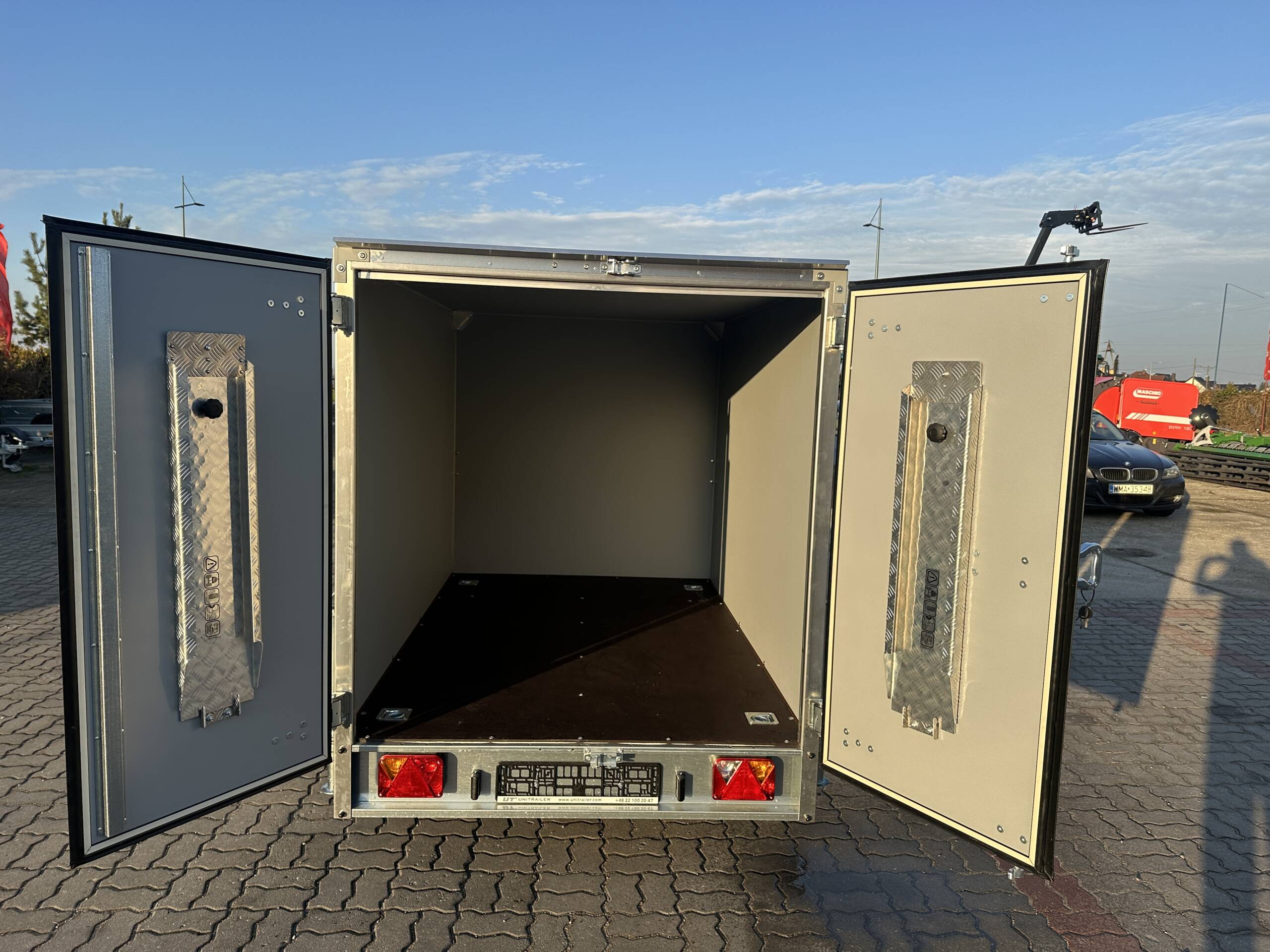 Remorque fourgon SMART BOX avec rampes Temared basculant 750kg – Image 13