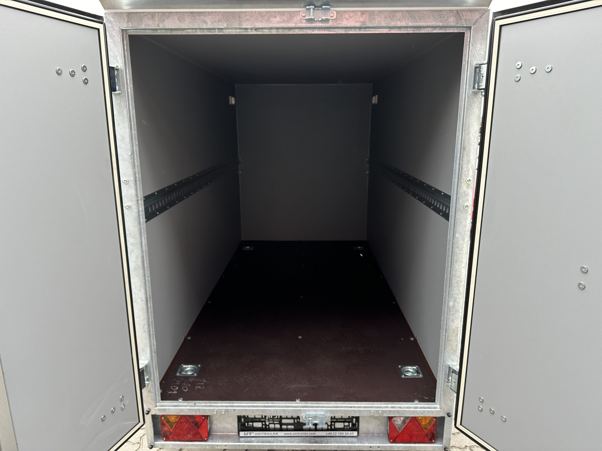 Remorque Furgon Box 2512/2 à deux essieux avec DMC 750 kg – Image 6