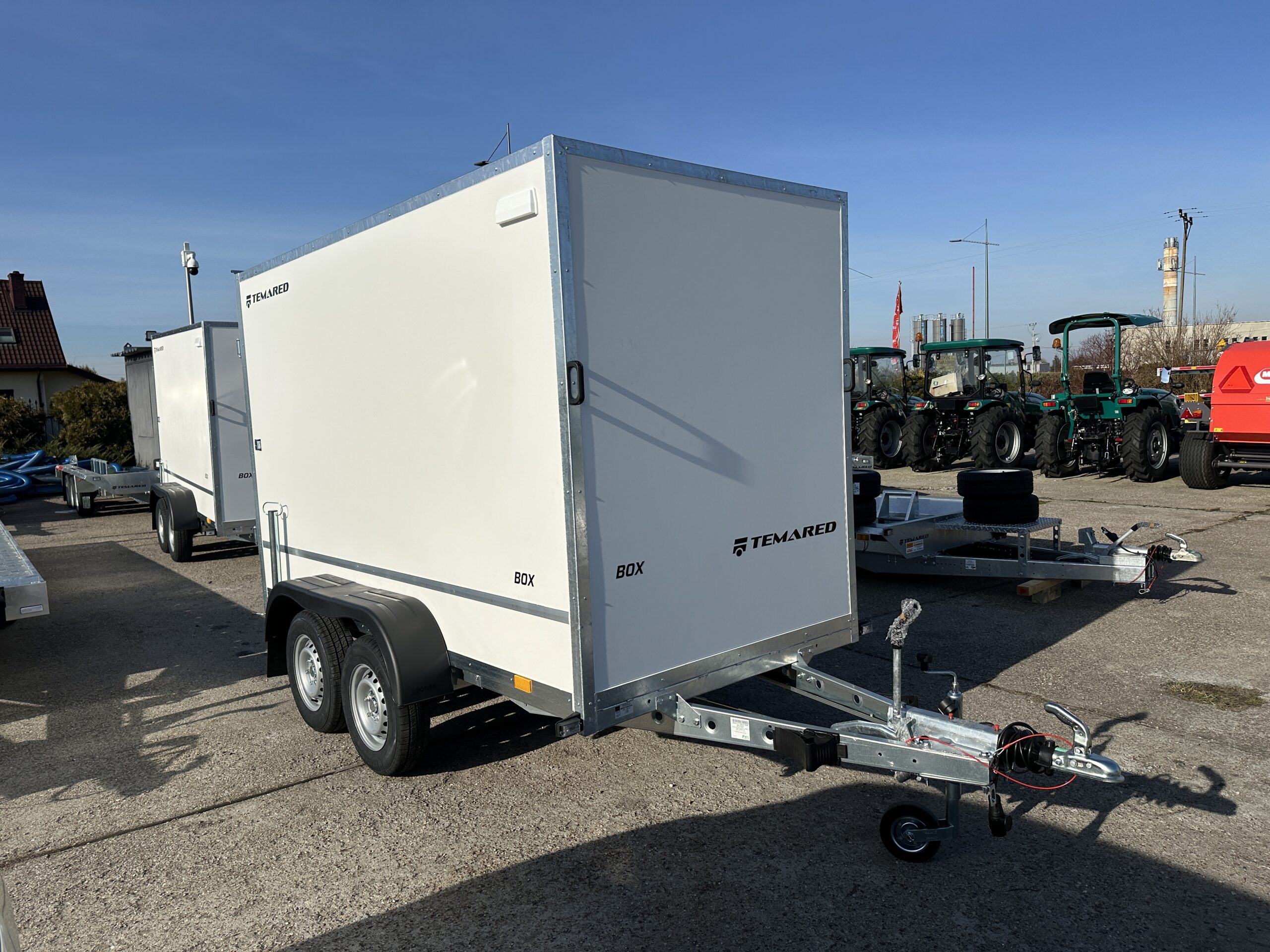 Remorque Furgon BOX 3015/2 Temared deux essieux freinés 2000kg – Image 3