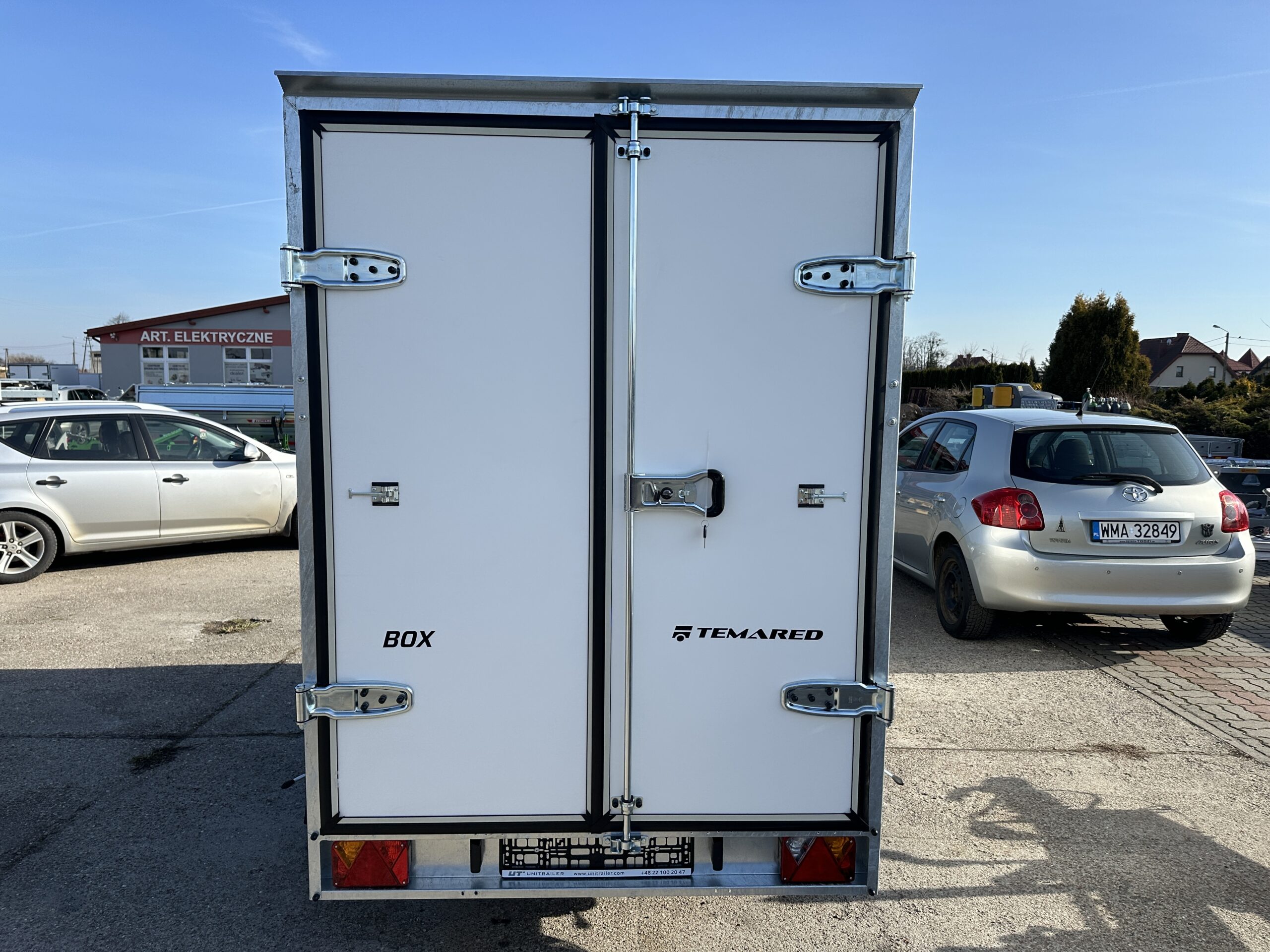 Remorque Furgon BOX 3015/2 Temared deux essieux freinés 2000kg – Image 7