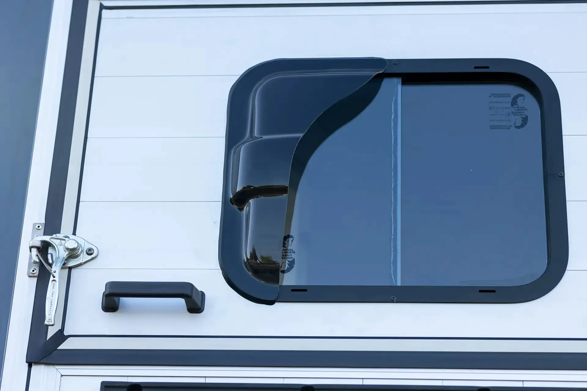 Remorque chevaux van touring xl cheval liberte – Image 4