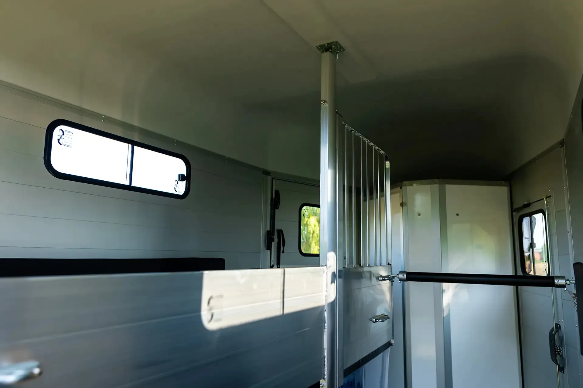 Remorque chevaux van touring xl cheval liberte – Image 8